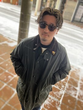 ザ デュード(THE DUDE) センターパートハイライトパーマ