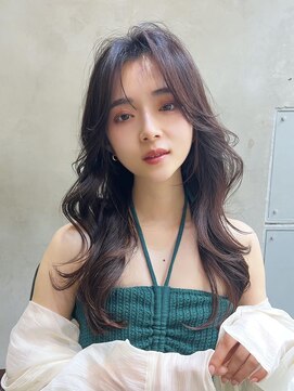 エイミー(Aimee) 顔まわりのレイヤー×透明感溢れるグレージュカラー