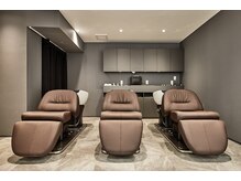 リュール バイ ヘッドライト 北千住店(lueur by HEADLIGHT)の雰囲気（シャンプー台は全て最高級フルフラットシャンプー台♪[北千住]）