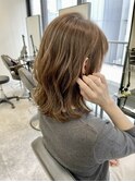 大人のくびれミディ×柔らかベージュ