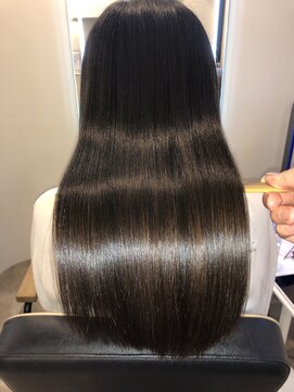 アールサロン アオヤマ(Rr SALON AOYAMA) プラチナミネコラストレート