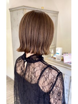 ネイロ(NE/LO) 切りっぱなしボブ×テラコッタカラー