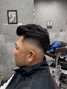 ロカフェローズ 横浜 桜木町(LOCA FELLOWS) スキンフェード/関内・桜木町