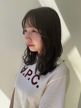 フォークロア 本店(Folk Lore) オリーブカラー/ミディアムワンレングス/外ハネ