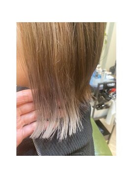 カシータフロル 守山(Casita flor) 裾カラー（ホワイトシルバー）(^^)/