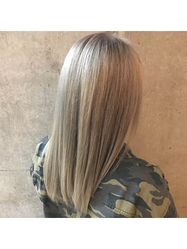 ブロッサム 大山店(Blossom) 三浦オリジナル外国人風ホワイトブロンド