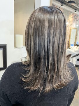 トロニー(TLONY) ハイライトカラー　グレージュ　stylist/miaki