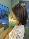 オリーブベージュ