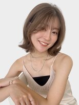 30代40代大人可愛い小顔ショートカット外ハネミディハイライト