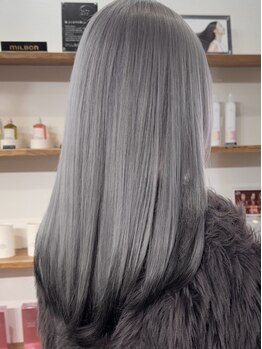 グリ(gris)の写真/海外風バレイヤージュから透明感のあるハイトーンまで理想の仕上がりに◇【佐世保/ケアブリーチ】