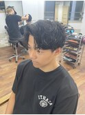 センターパート×シャドウパーマ