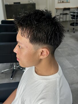 ヒュイル バイ ニアウ(Hwyl by Niau) メンズカットスパイキーショート刈り上げナチュラルショート