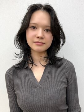 ミディアムレイヤー黒髪グレー