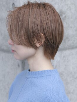 フィーブル(FEEBLE)の写真/白髪は隠すから「活かす」時代へ。明るめでも透明感があるカラーや、ケアブリーチを使った白髪ぼかしも◎