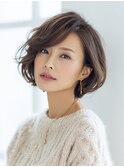 40代女性に人気！白髪ぼかしハイライトで叶える上品ショートボブ