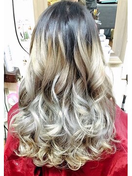 ヘアーメイク ロコ エクステンションズ 亀戸店(Hair make ROCO Market etensions) ホワイト　カラーに　ウェーブエクステ　５０本ヽ(^。^)ノ