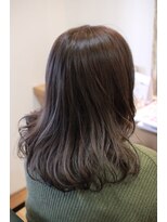 チル ヘアー(chill hair) ゆるふわワンカールアッシュグレーミディアム