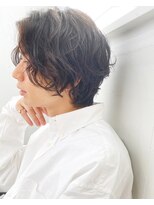 ユノ(juno)&nbsp;センターパート　前下がりミディアムパーマ