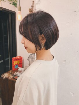 リッカ(RICCA) ロングヘアからピンクブラウンの丸みショートへスタイルチェンジ