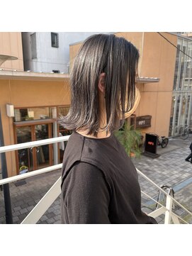 ミント(mint) ブリーチ必須/王道グレー/暗髪グレー/シルバーグレー/外ハネボブ