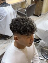 グルーマーズトウキョウ(GROOMER/S TOKYO)&nbsp;スペインカール＋ハイライト【外国人風パーマ　メンズパーマ】