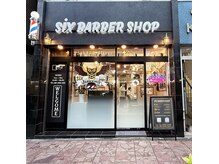 シックスバーバーショップ(SIX BARBER SHOP)の雰囲気（アメリカバーバーショップイメージした店内！居心地良い空間です）