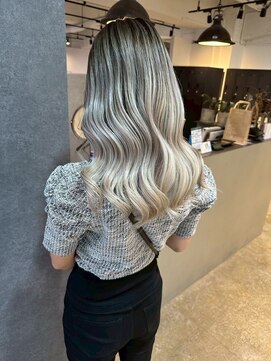 メリー オオサカ(Merly Osaka) 海外漂うホワイトバレイヤージュ