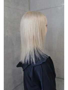 オーオシカシカスペース(OOO YY Space) 縮毛矯正していても叶うハイトーンカラー