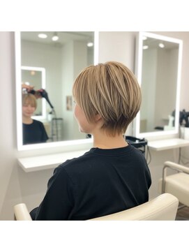 アース 大曽根店(HAIR&MAKE EARTH) earthショートレイヤーボブミルクティー丸みショートボブ