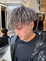 ルーシー 渋谷(LUCEY)&nbsp;ツイストマッシュホワイトメッシュパイルツイストパーマ