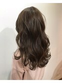 くすませオリーブベージュ×おおきめウェーブロング