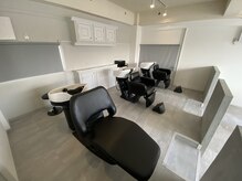 ヘアーズチーク(hair.s chic)の雰囲気（2種類のシャンプー台で綺麗に洗わせて頂きます。）