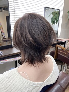 ベッカ(Becca) ショートウルフ