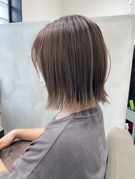 キュエム(Cuem) 【Cuem春日】ハイライト グレージュ 外ハネボブ 透明感  くすみ