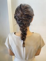 ピノリコ Hair&make pinorico&nbsp;髪飾りなしでも映える！編み下ろし◎お呼ばれアレンジ