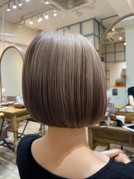 ネウィ 八王子(newi) 大人可愛い20代30代40代小顔ワンサイドショートボブ丸み前下がり