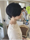 前下がりハンサムショート前髪長めセンターパート梅ヶ丘美容室