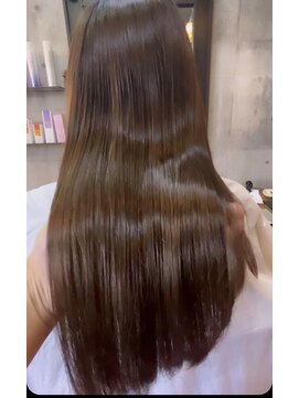 プラメーラ(PRAMEERA) ロングストレート/艶髪縮毛矯正/髪質改善/透明感/10代20代30代