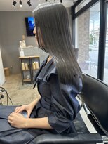 ヘリム(HELIM)&nbsp;小顔レイヤーグレーベージュカラーダークアッシュ