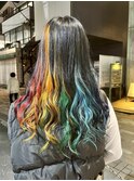 レインボーカラー　派手髪女子　ロングヘア　インナーカラー