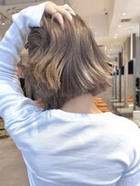 ビュートリアム 南青山(BEAUTRIUM)&nbsp;外ハネボブ レイヤーボブ ハイライトカラーベージュカラー 青山