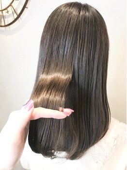 ファミーユ(famille)の写真/ずっと綺麗が続きカラーの持ちも良くなる髪質改善トリートメントが好評◎艶髪を目指してヘアケアを♪