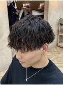 縦落ちパーマでボリュームを抑えつつもカッコよく◎