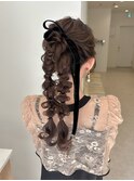 ふわふわツインあみおろしポニー