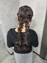 ティグル テンジン(TIGRE tenjin) ツイン編み下ろしヘア