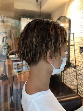アクセンツ ヘアデザイン(Accents hair design) 刈り上げゆるめスパイラル