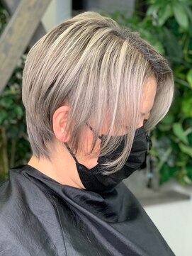 エイトヘアー(Ei8htHair) 大人ショートハイライトカラー