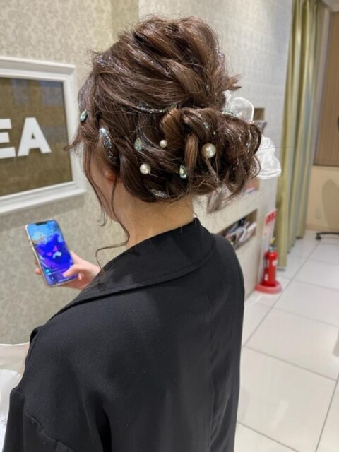 ヘアアレンジシニヨン 結婚式ガーリー大人気！