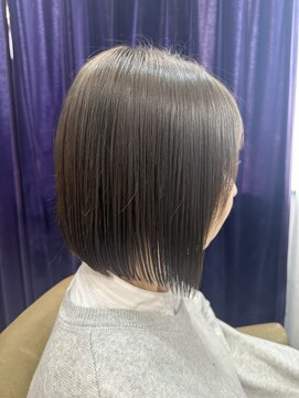 レガーレ(Legare) ぱっつん前下がりショートボブスタイル