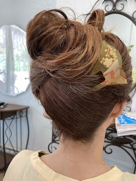 遊イング(遊ing) 夜会巻き